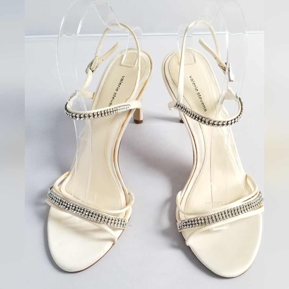 Valerie Stevens • Beautiful Ivory Rhinestone Sandals
